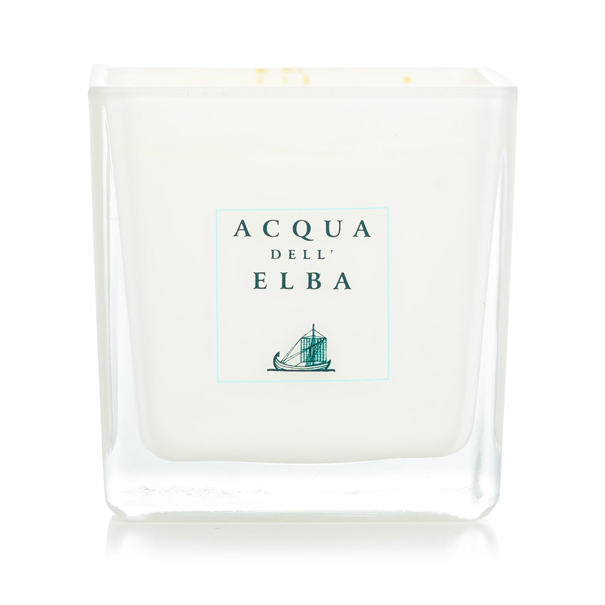Elegant Acqua Dell'Elba scented candle in Fiori scent, 180g, fills your space with floral fragrance and serenity.