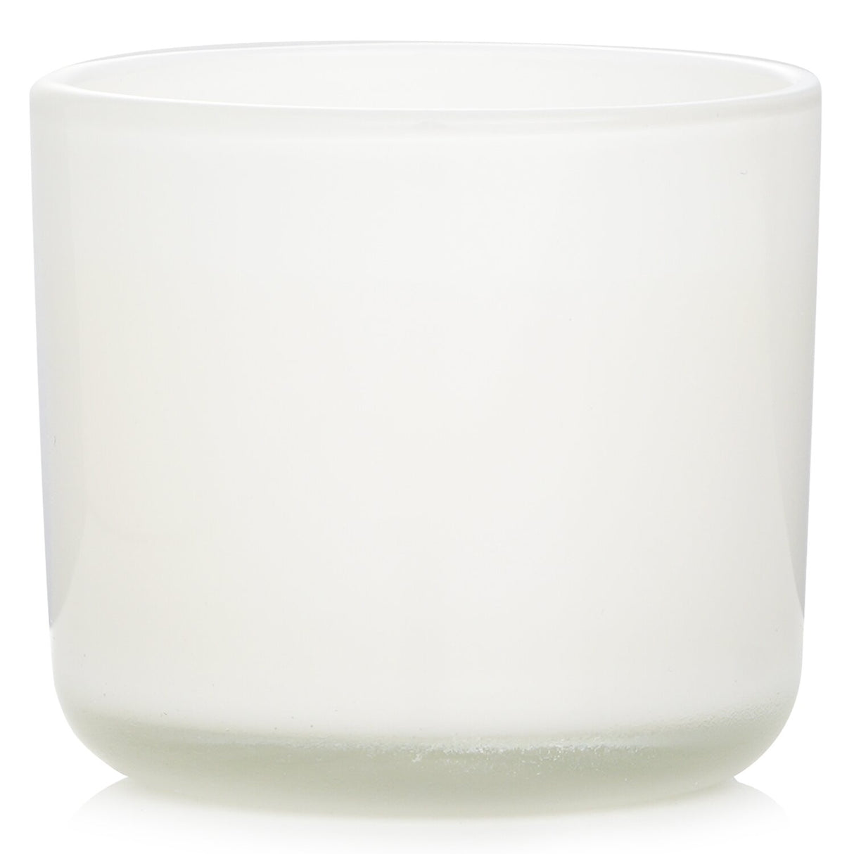 Eco-luxury candle in glass, infused with coconut and lime scents for a blissful ambiance and lasting 50-hour burn time.