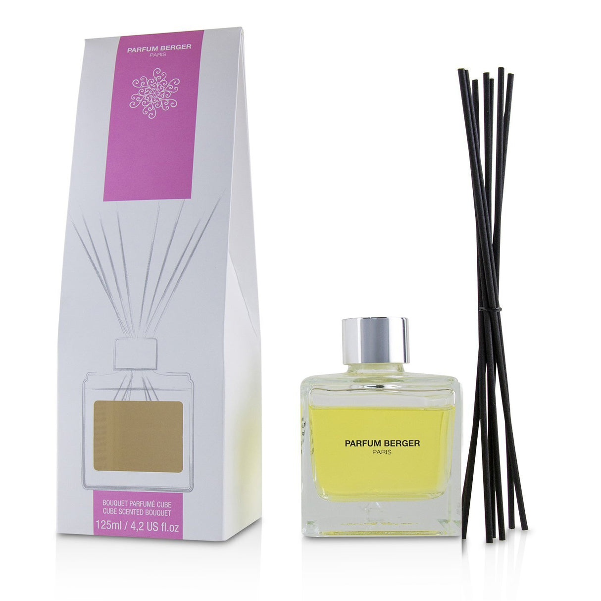 Contemporary cube diffuser in elegant glass, dispersing tropical Ylangs' Sun fragrance for a serene ambiance.