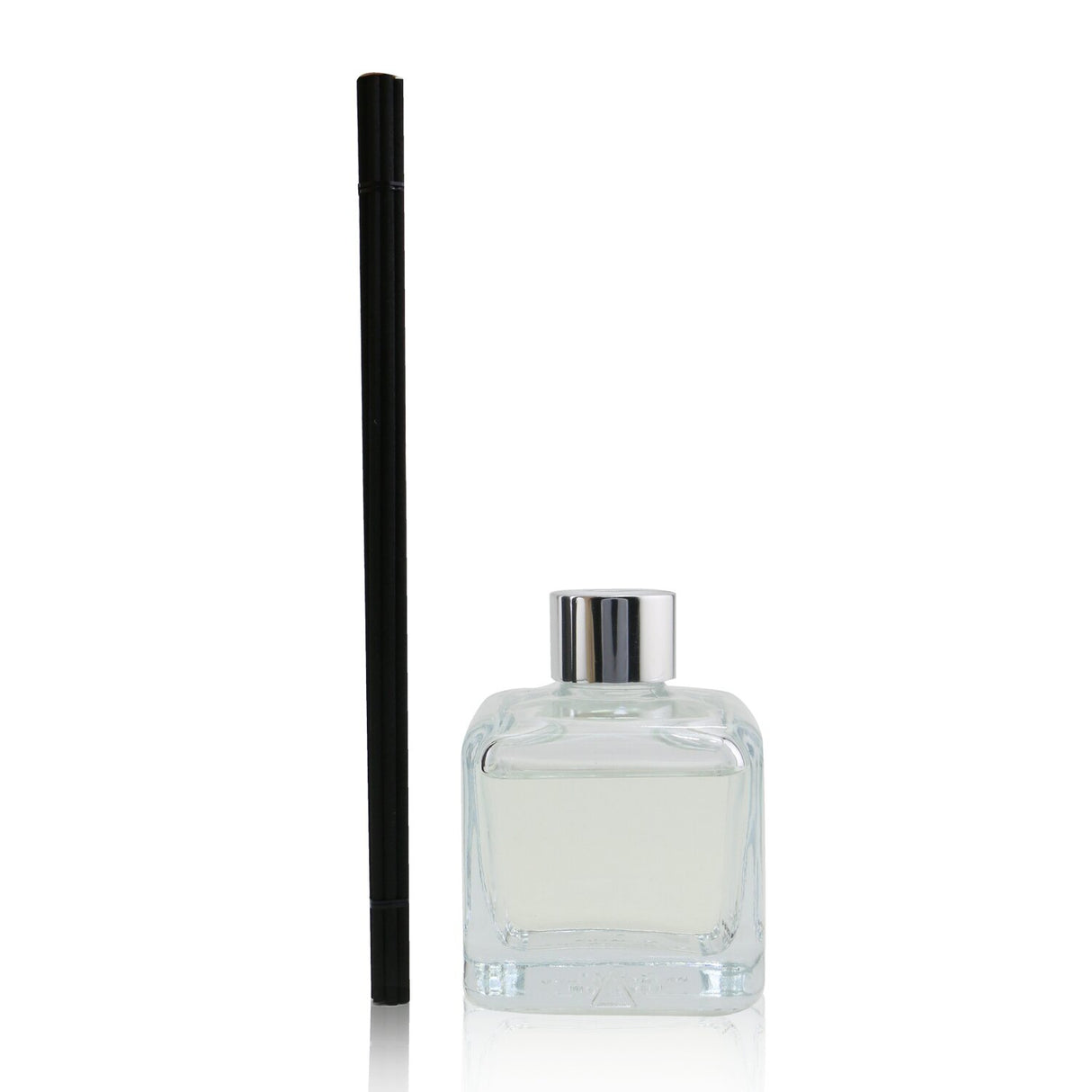 Elegant glass cube diffuser in Hibiscus Love scent, featuring engineered polymer sticks for optimal fragrance diffusion.