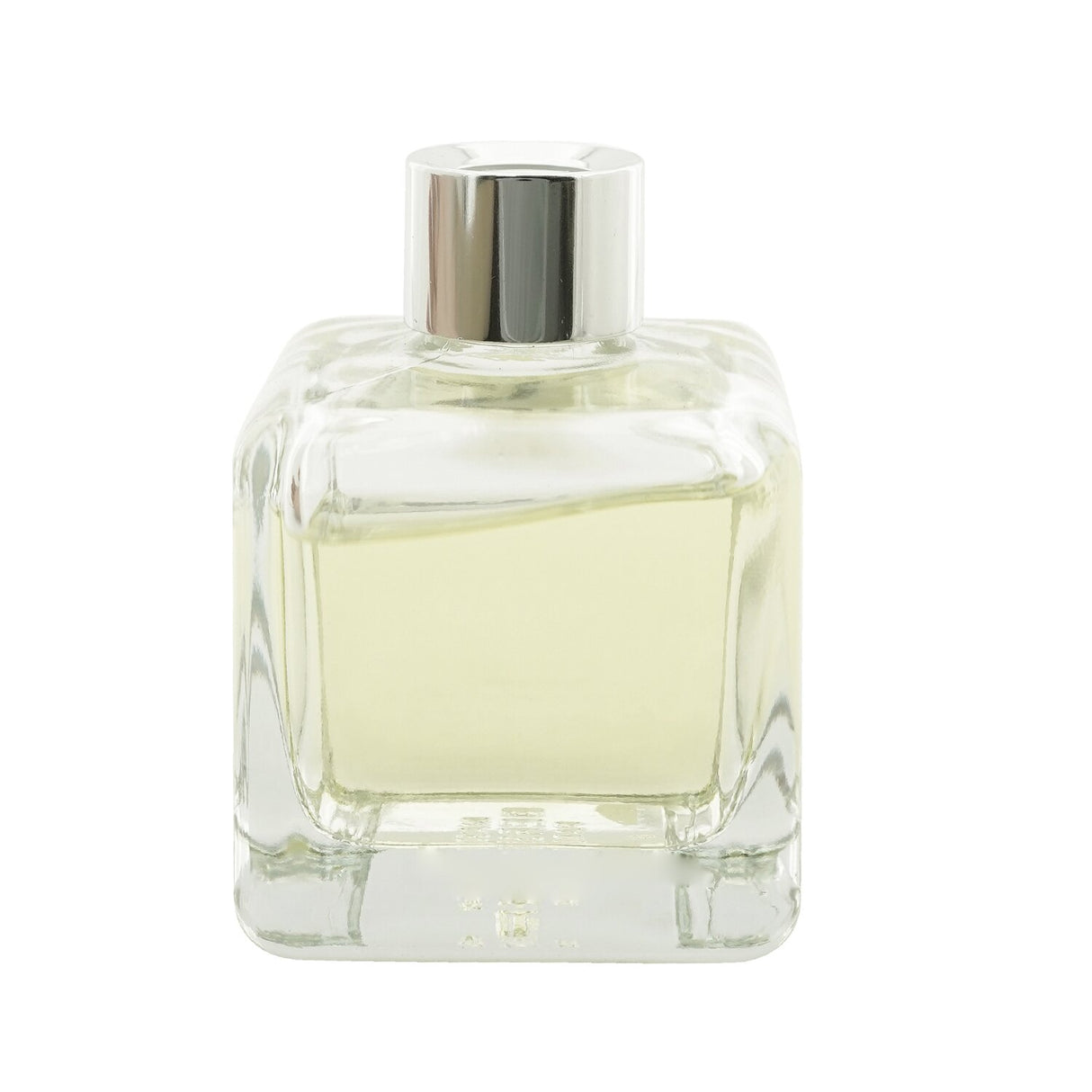 Elegant glass cube diffuser featuring Candy Apple scent, enhances home ambiance with stylish design and optimal fragrance diffusion.