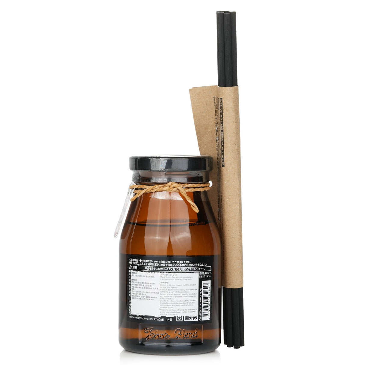 Reed diffuser in elegant packaging, featuring refreshing apple and pear scent for a cozy home ambiance.
