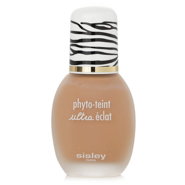 Light-diffusing, oil-free foundation in #3W2 Hazel for radiant skin with medium coverage and anti-pollution benefits.