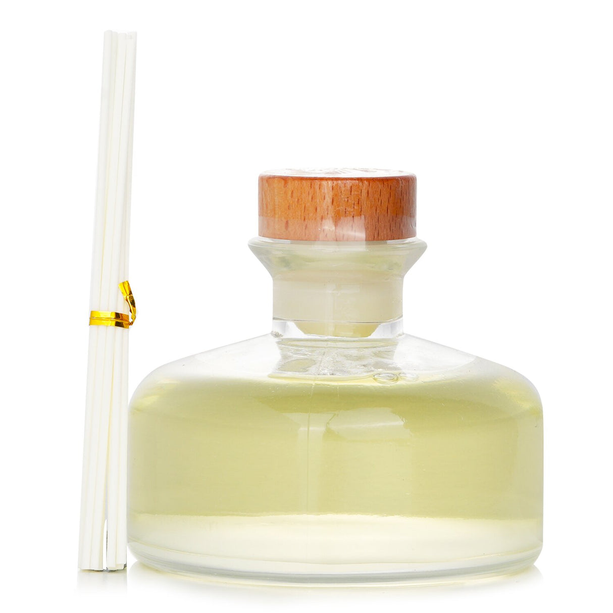 Botanica Cologne Reed Diffuser in a 180ml bottle, releasing sophisticated, long-lasting fragrances for any space.