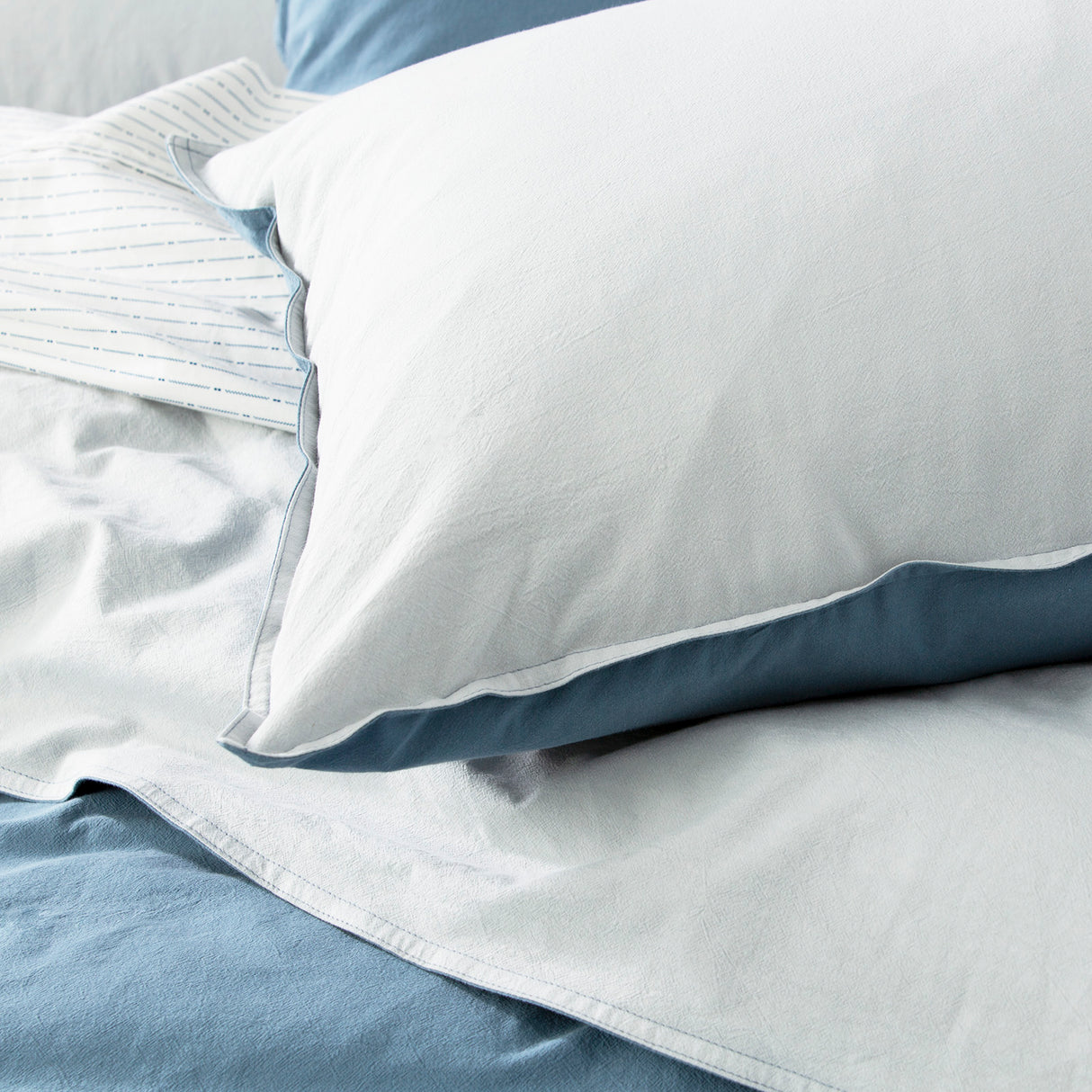 Essentials Vintage stone washed reversible Quilt / Duvet cover set King Blue