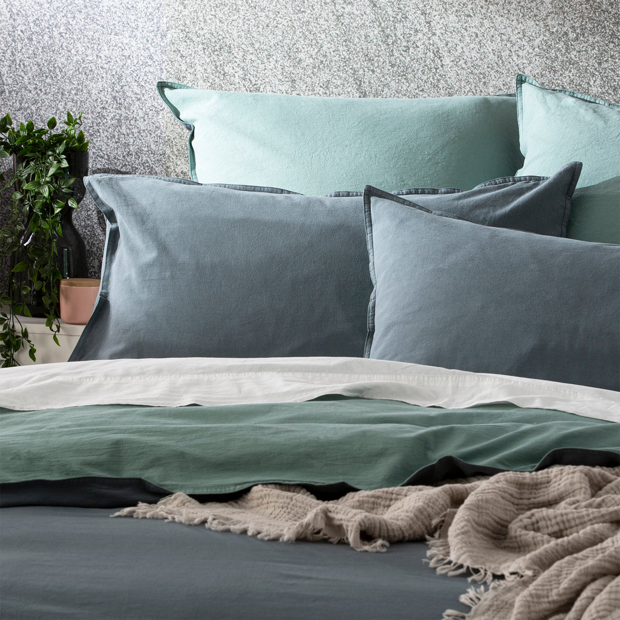 Vintage stone washed reversible Quilt / Duvet cover set Super King Mineral