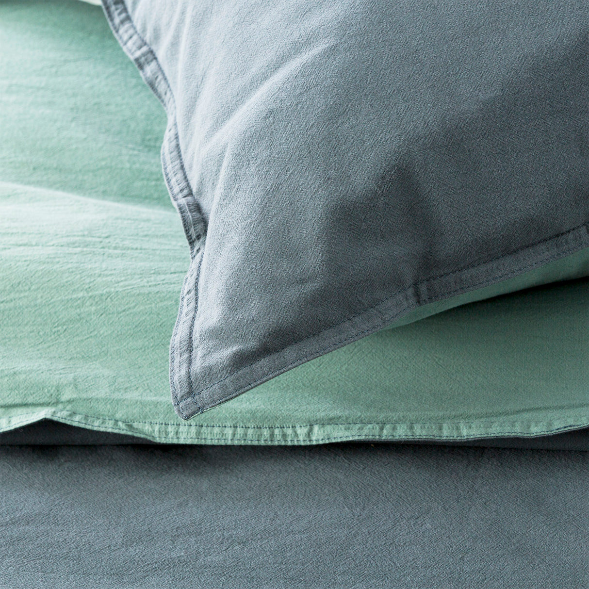 Vintage stone washed reversible Quilt / Duvet cover set Super King Mineral