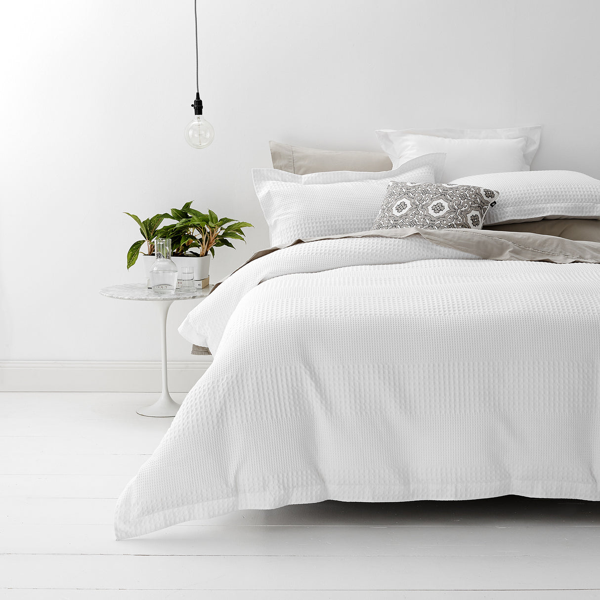 Elegance Waffle Cotton Jacquard Quilt / Duvet Cover set Super King White