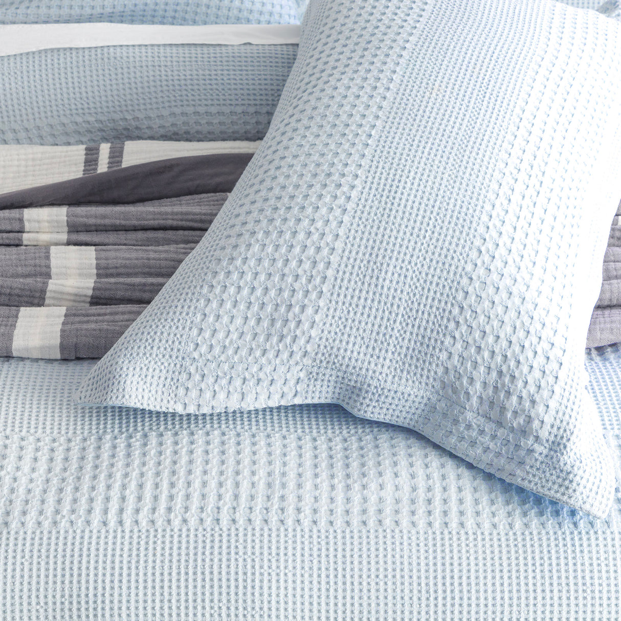 Renee Taylor Elegance Waffle Cotton Jacquard Quilt / Duvet Cover set Queen Sky