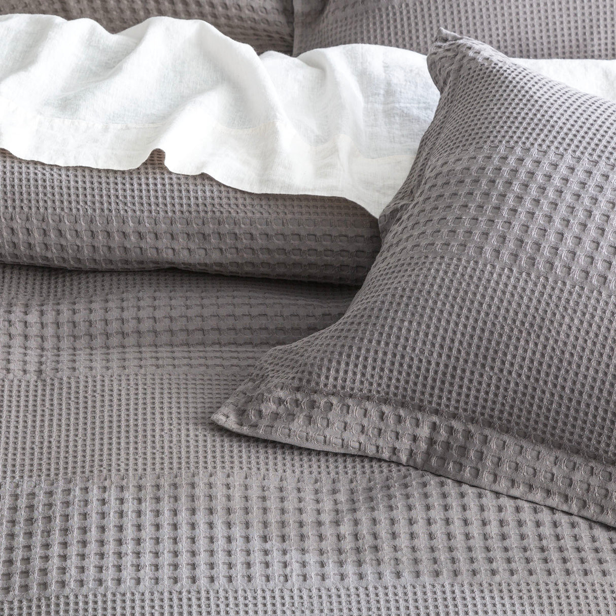 Elegance Waffle Cotton Jacquard Quilt / Duvet Cover set Super King Fossil