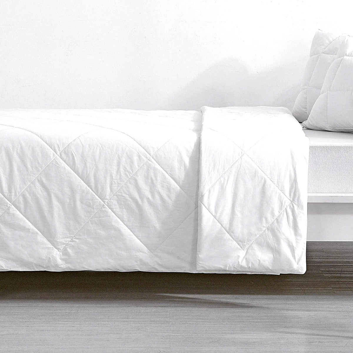 Renee Taylor Premium Light Weight All Cotton Quilt / Duvet Super King
