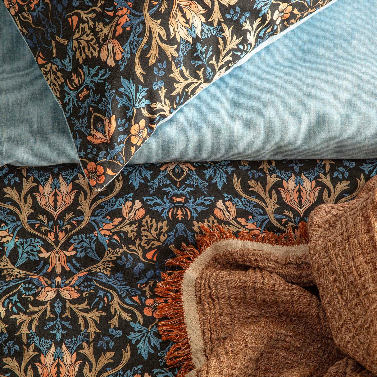 Renee Taylor 300 TC Cotton Reversible Quilt / Duvet cover Set Queen Blackthorn