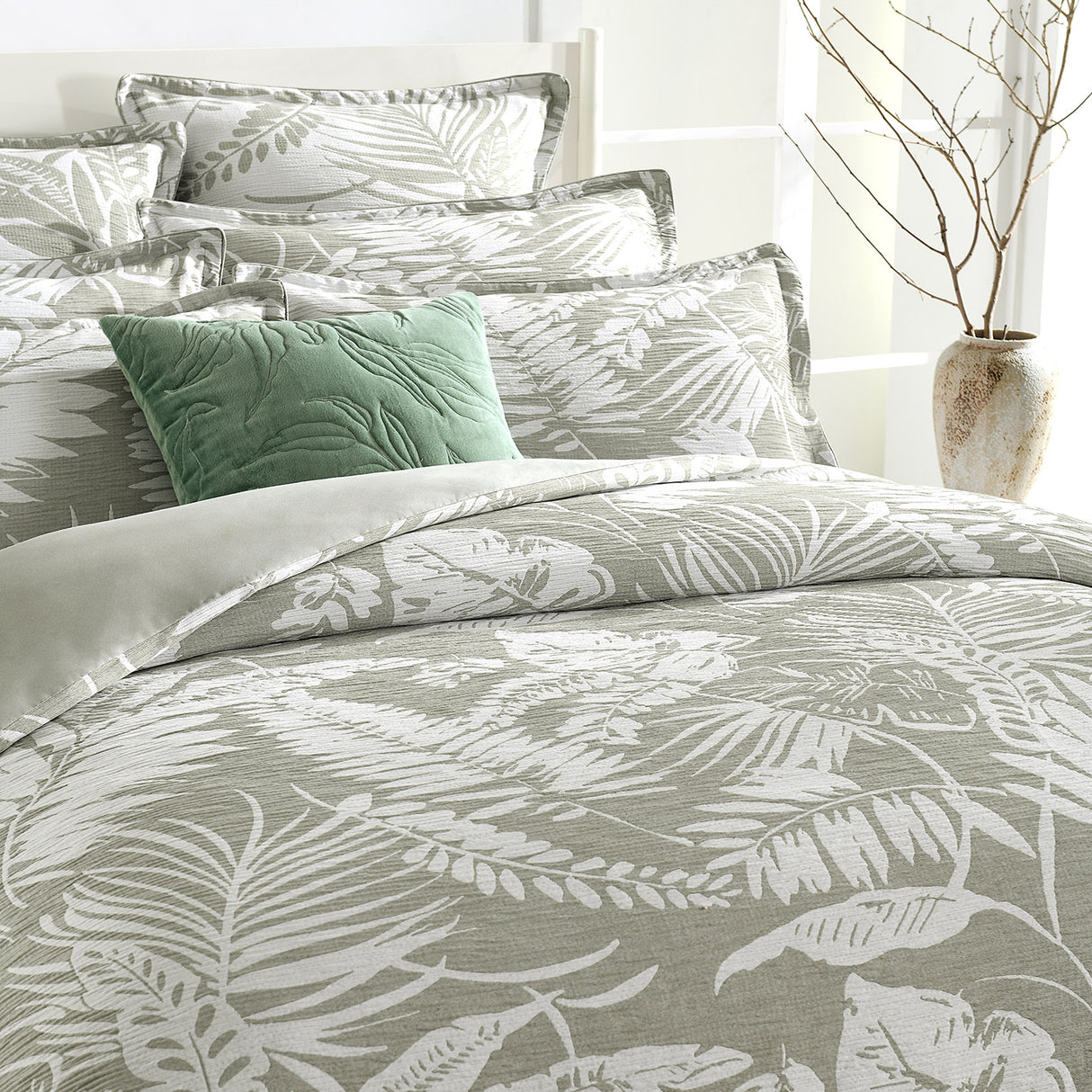 Renee Taylor Palm Tree Jacquard Quilt / Duvet Cover Set Queen Sage Green