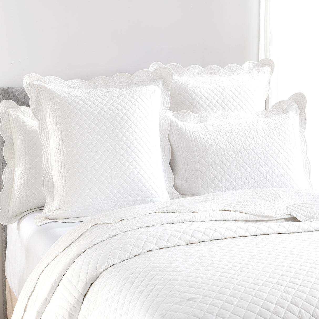 Renee Taylor Scallop Jacquard Coverlet Set Super King Pearl