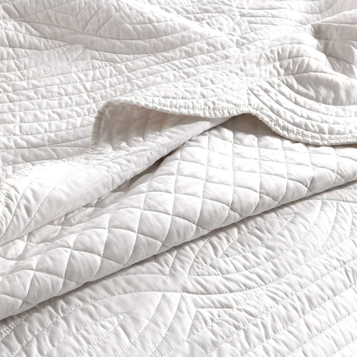 Renee Taylor Scallop Jacquard Coverlet Set Single/Double Pearl