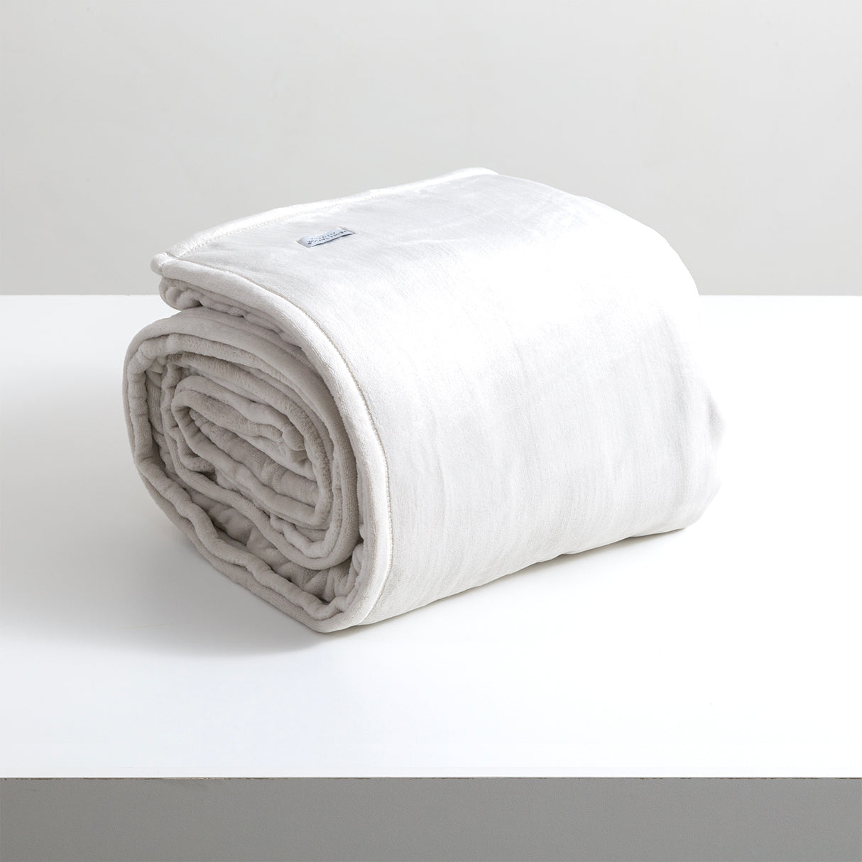 Renee Taylor Plush 380 GSM Ultra Soft Velvet Blanket Queen/King Silver Line