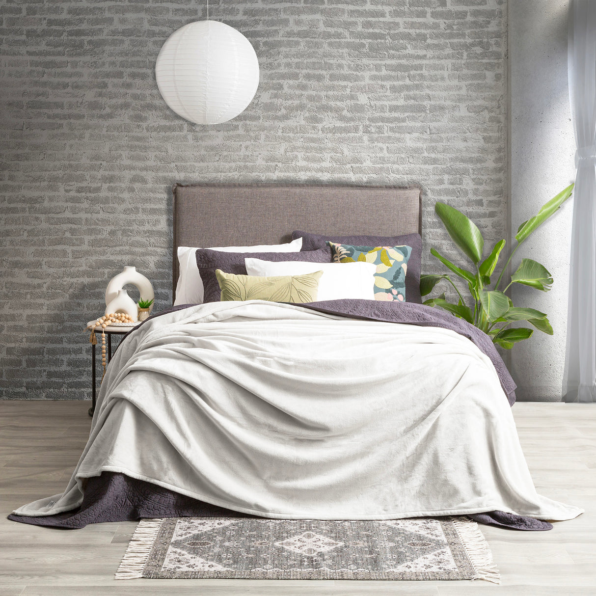 Renee Taylor Plush 380 GSM Ultra Soft Velvet Blanket Super King Silver Line