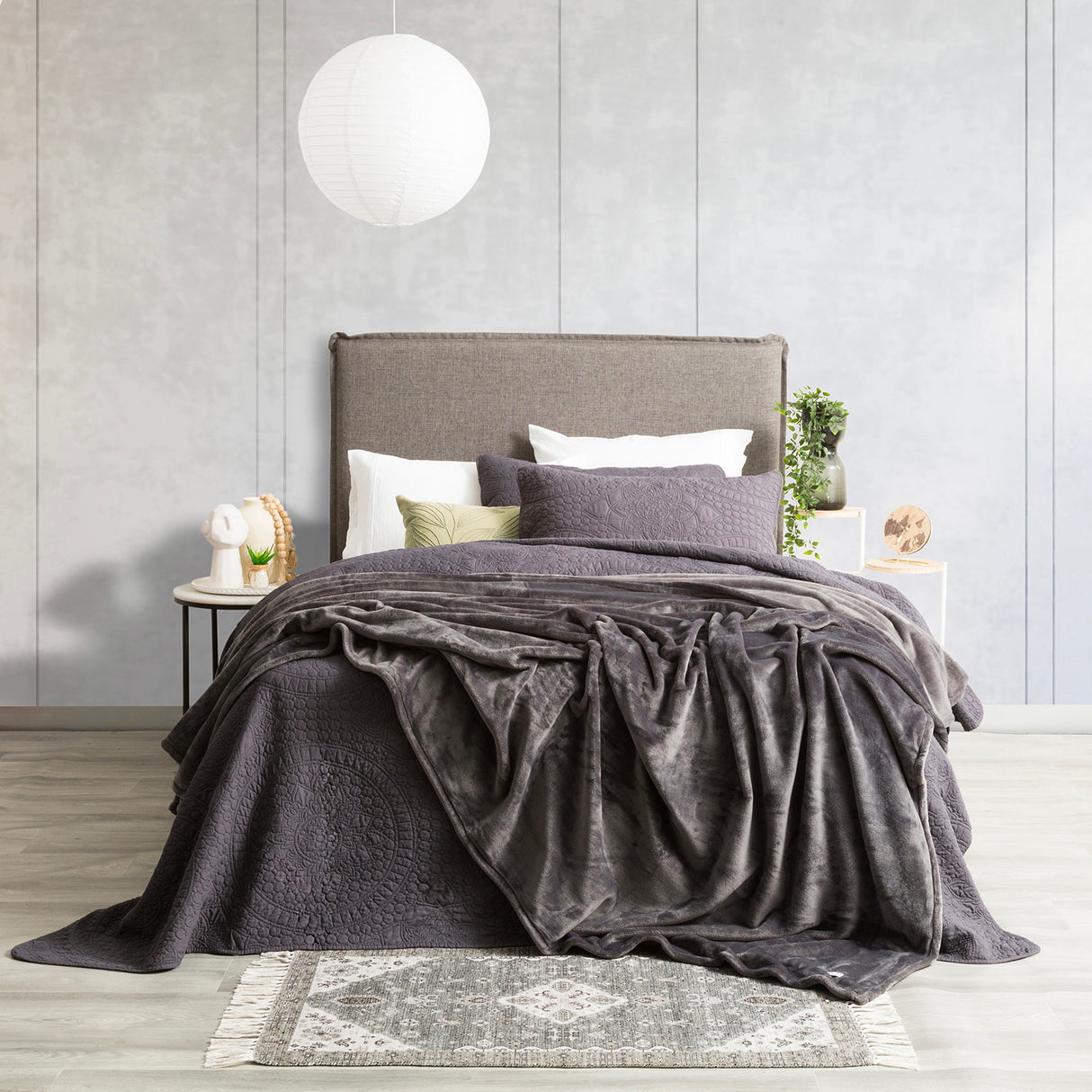 Renee Taylor Plush 380 GSM Ultra Soft Velvet Blanket Queen/King Graphite