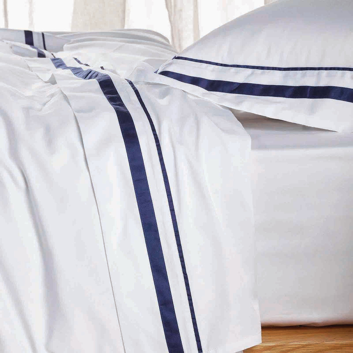 Renee Taylor Cloud 1000 TC Egyptian Cotton Sheet Set Deep Queen White Navy