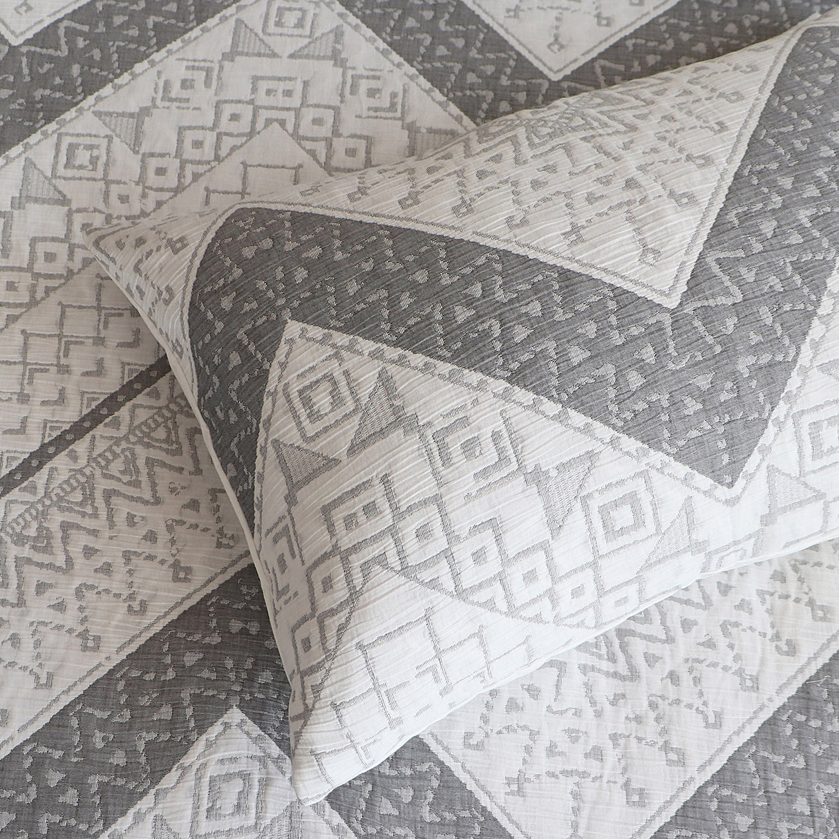 Renee Taylor Indie Jacquard Yarn dye Quilt / Duvet Cover Set Queen