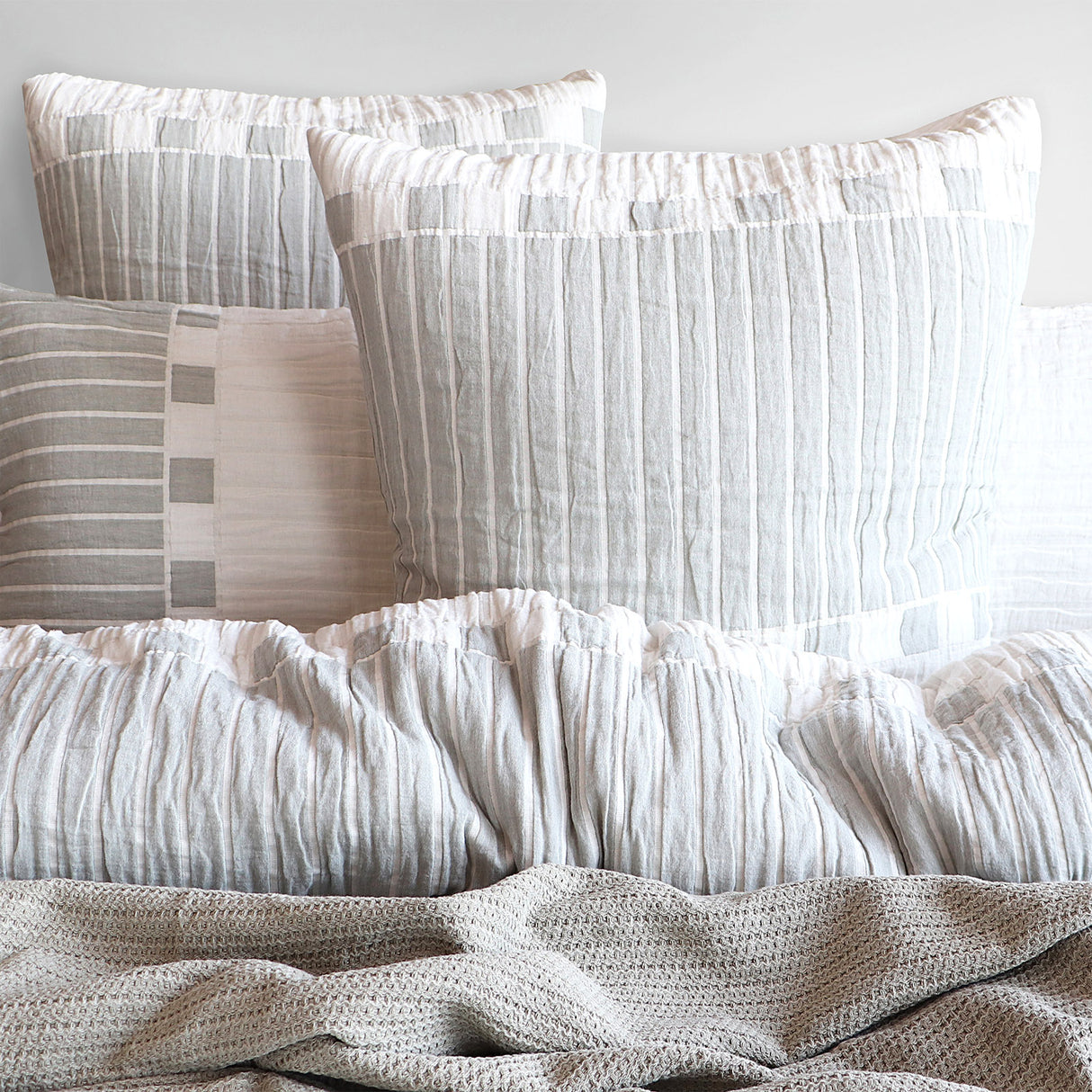 Renee Taylor Brooks Jacquard Yarn Dye Quilt / Duvet Cover Set Queen