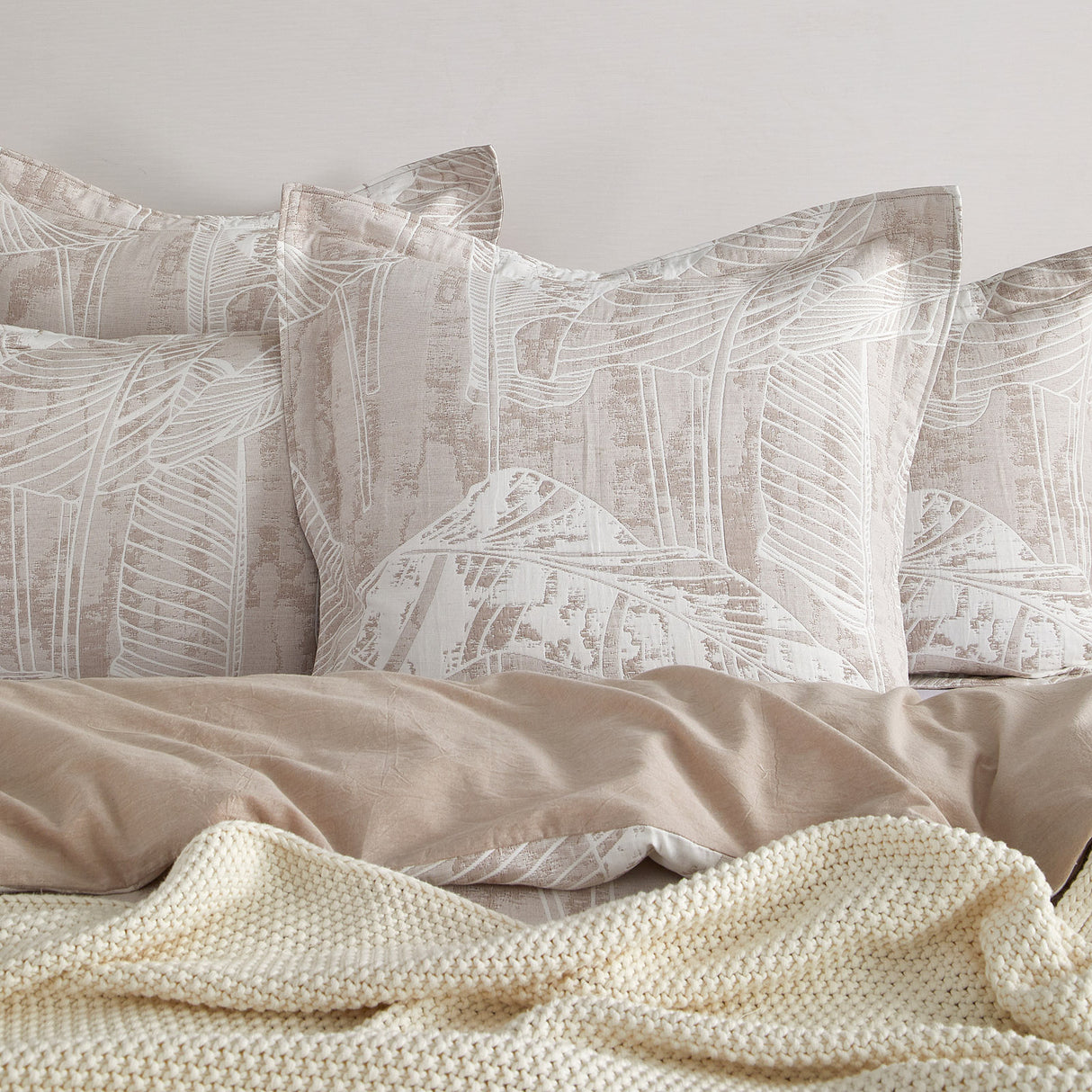 Renee Taylor Panache Jacquard Quilt / Duvet Cover Set Super King Wood