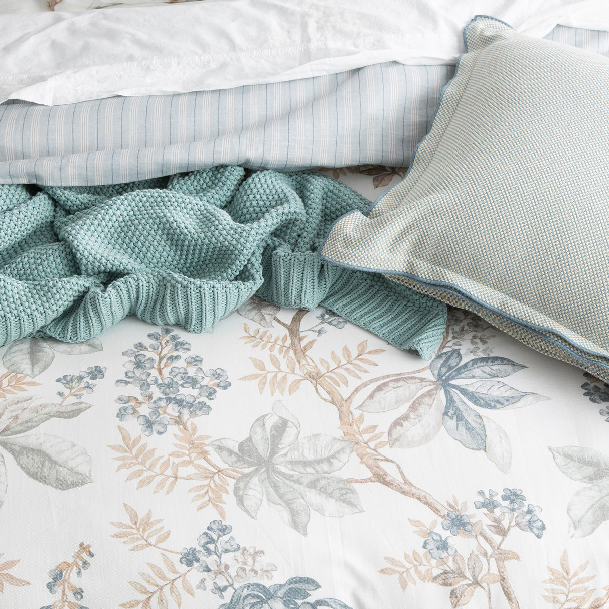 Renee Taylor Textured Cotton Slub Reversible Quilt Cover Set Queen Floral Vine
