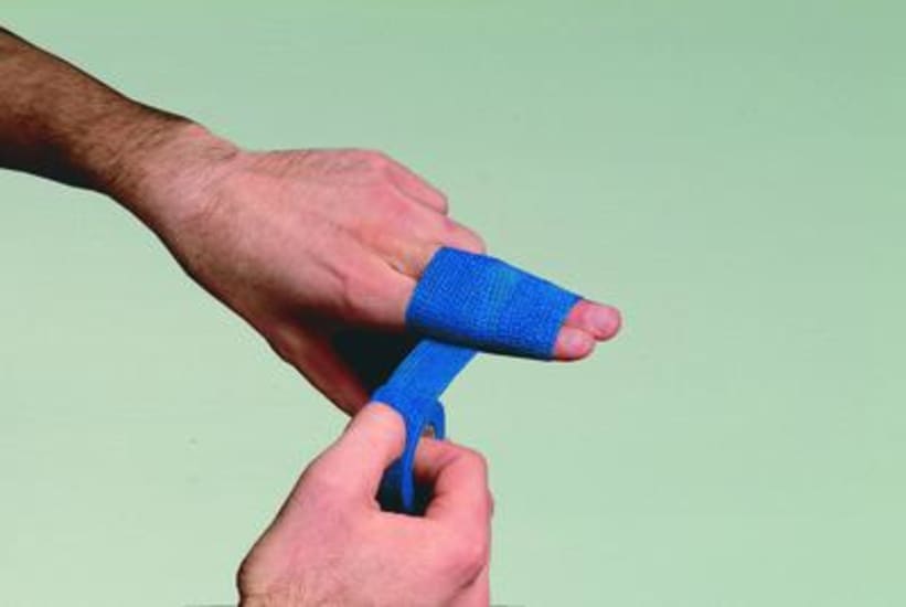 Self-adhesive platinum cohesive bandage, 7.5cm x 4.5m, designed for versatile medical support and comfort during use.