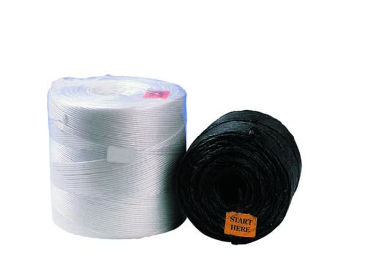 PakTwine Regular White-2600m Roll, strong synthetic twine for versatile lashings, easy handling, and chemical resistance.