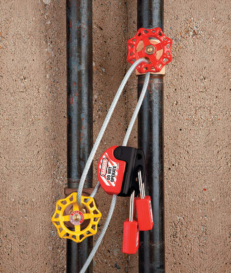 Adjustable Master Lock S806CBL3 cable lockout with 900mm steel cable, four lockout points, and durable Zenex body for safety.