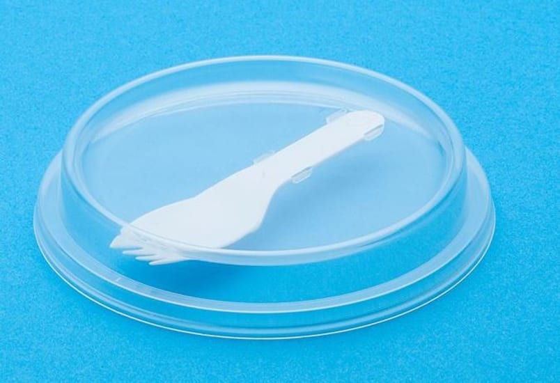 Clear plastic food tub round lid with spork mount, 118mm, ideal for food storage, microwave-safe, 50-pack for convenience.