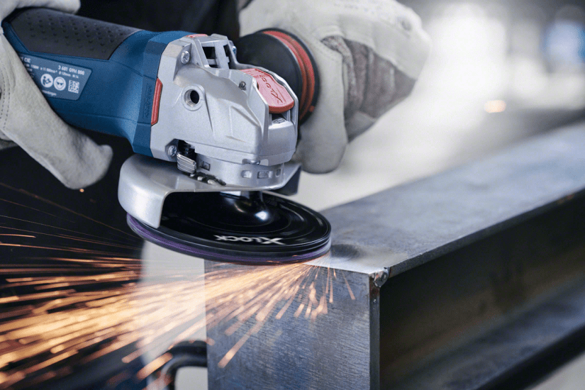 125mm Bosch X-Lock Fibre Disc with durable aluminium oxide grain for precision metal grinding and easy, tool-free disc changes.