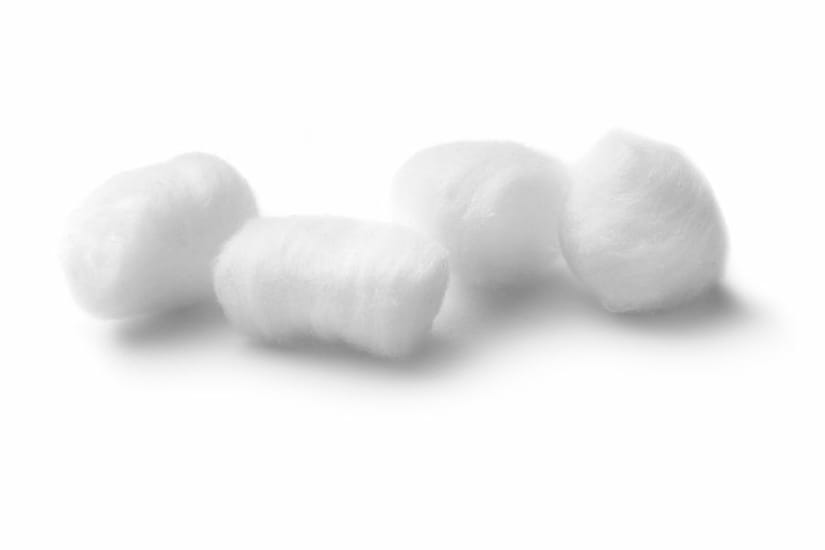 Sterile cotton wool balls in a pack of 100, ideal for beauty, medical use, and sensitive skin care.