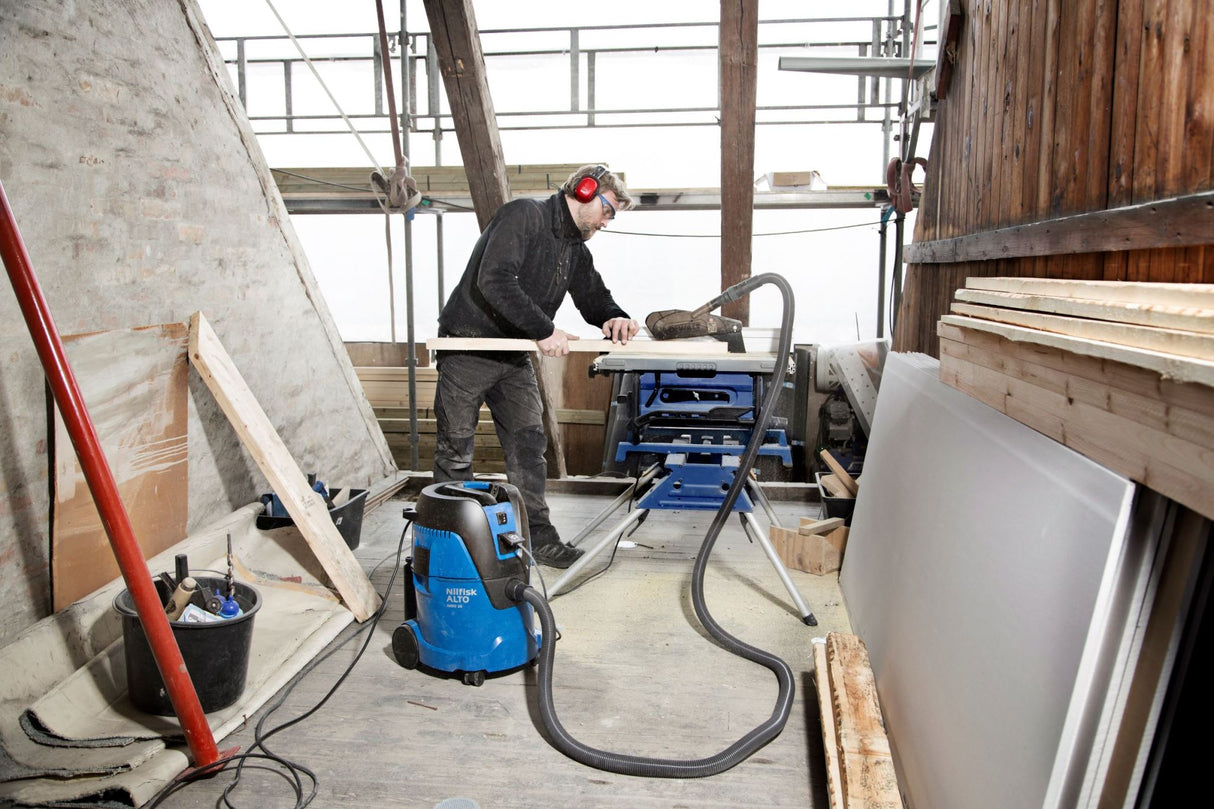 Nilfisk Light Industrial Vacuum/Dust Extractor 25L