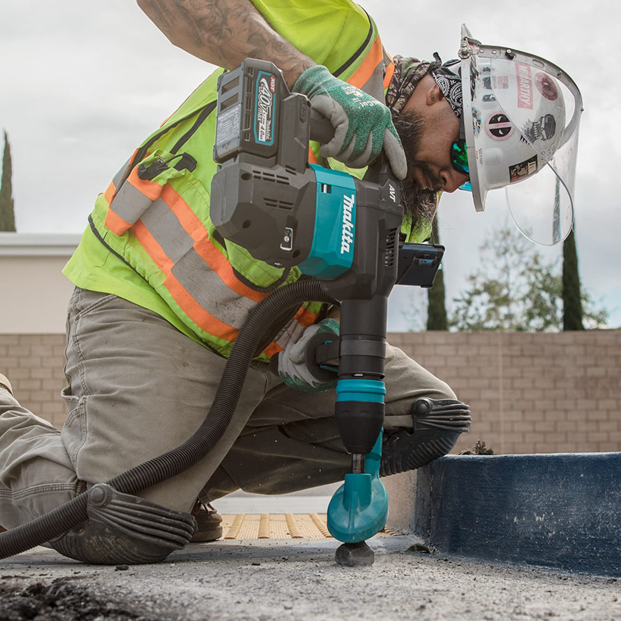 Makita 40VMax XGT Demolition Hammer (Kit)