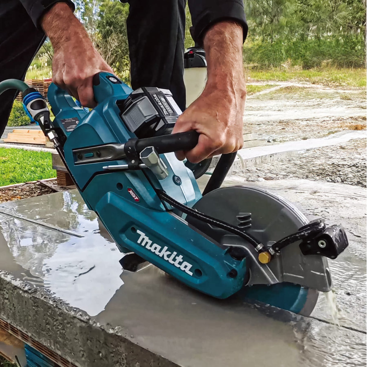 Makita 40Vmax XGT 230mm Power Cutter (Skin Only)