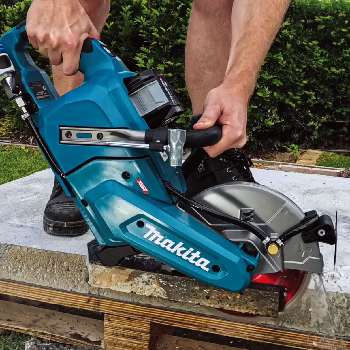 Makita 40Vmax XGT 305mm Power Cutter (Skin Only)