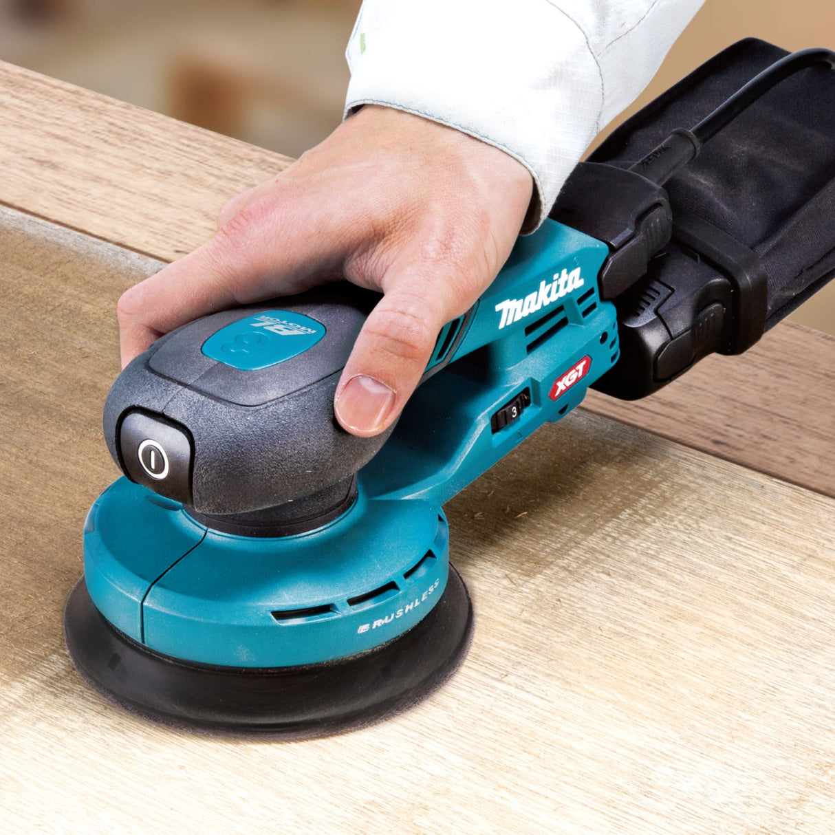 Makita 40V XGT Orbital Random Sander (Skin Only)