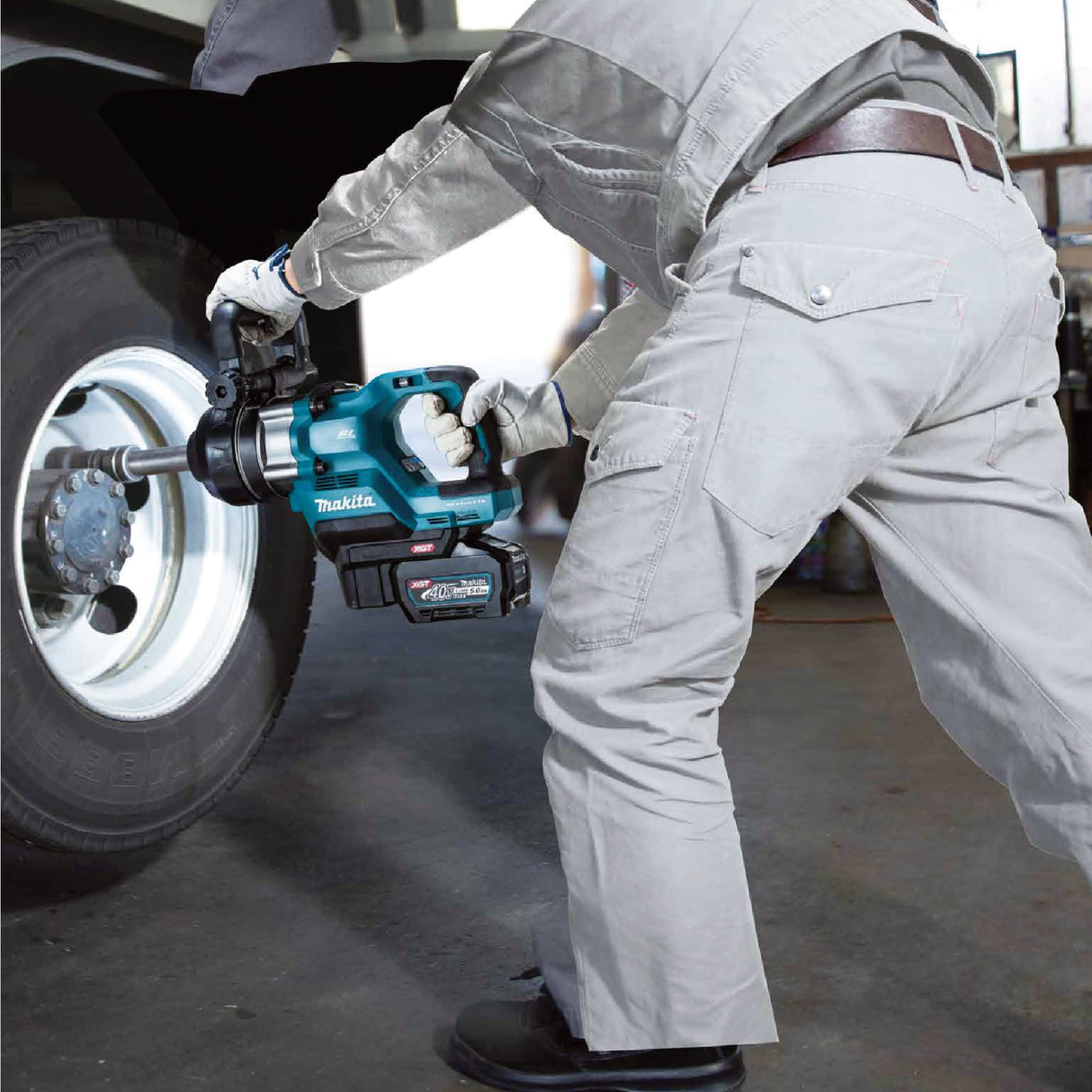 Makita 40Vmax XGT D-Handle Impact Wrench - Anvil 1" (Skin Only)