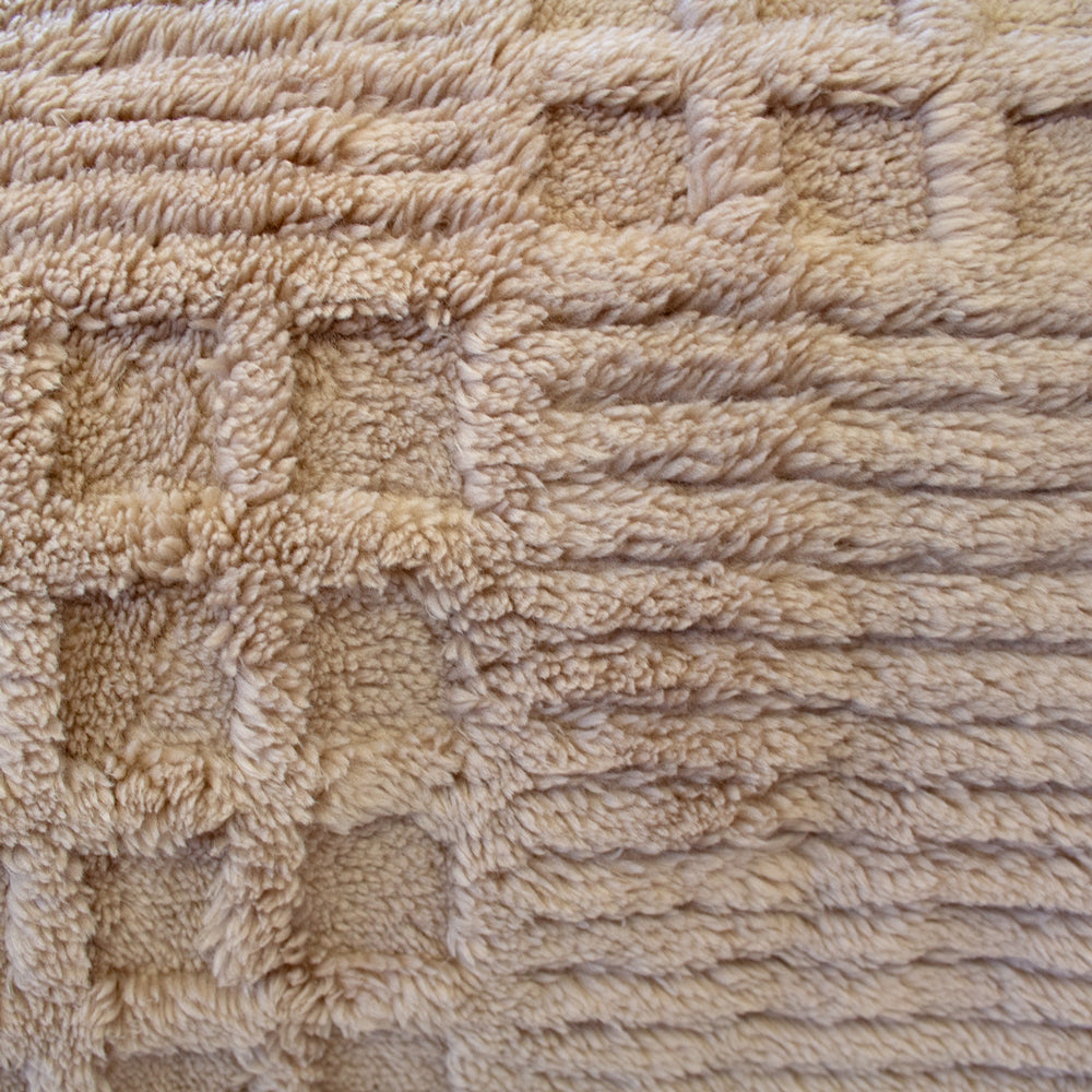 Lattice Sherpa Blanket Latte King Bed
