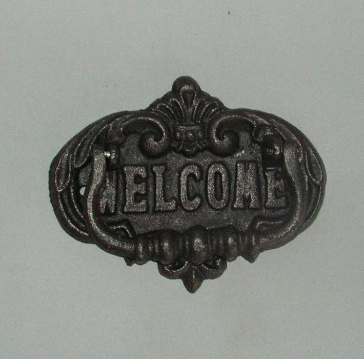 Iron door knocker with 'Welcome' design, measuring 17cm x 14cm, combines style and durability for any entrance.