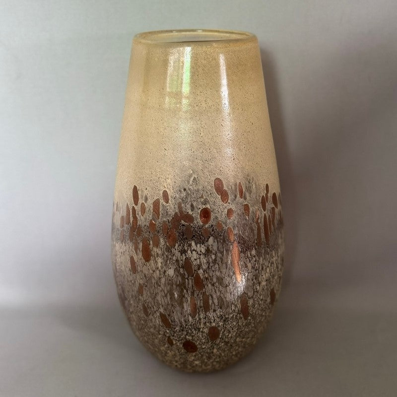 Elegant 18 x 33 cm neutral vase, perfect for flowers or decor, enhances any space with a modern minimalist design.