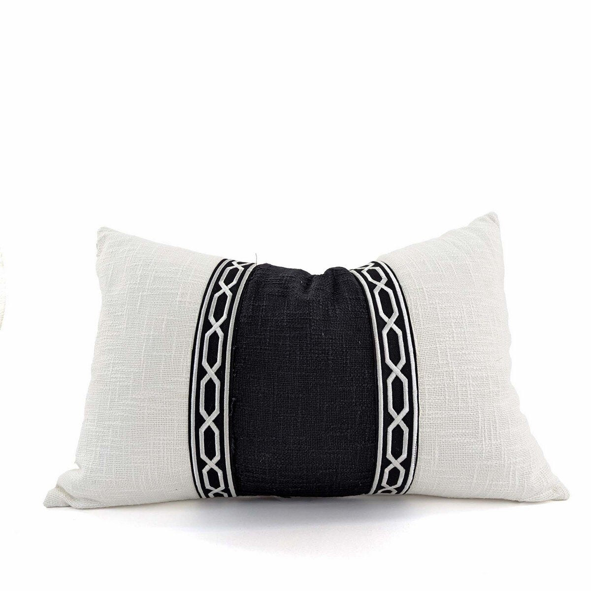 CUSHION COVER - YACHT - BLACK / WHITE - 400x600