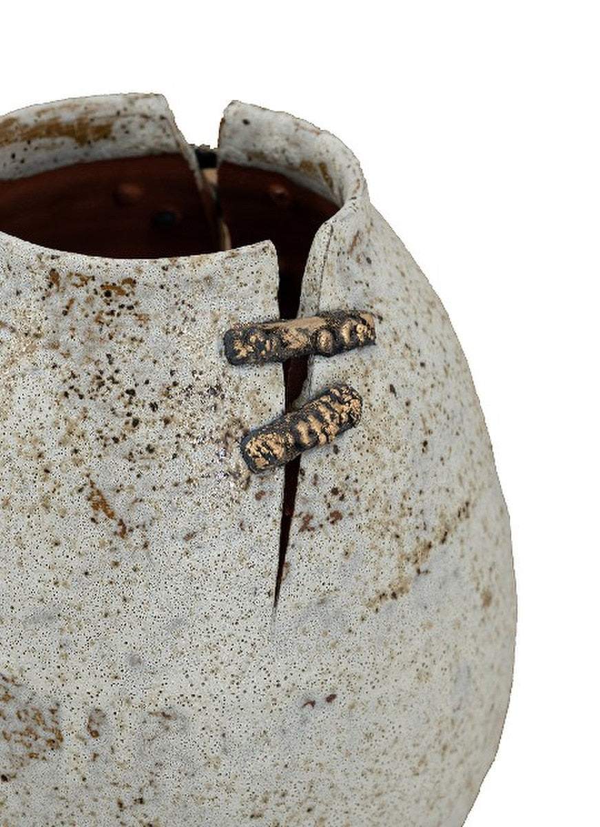 HAND PULLED VASE (18 x 18 x 24cm)