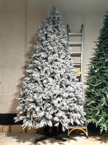 Pine Chistmas Tree With Pinecones & 1300 Lights & 10446 Tips - 12'
