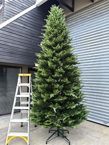 Pine Chrismas Tree with 4000 Multi Function LED lights & 7661 Tips - 12'