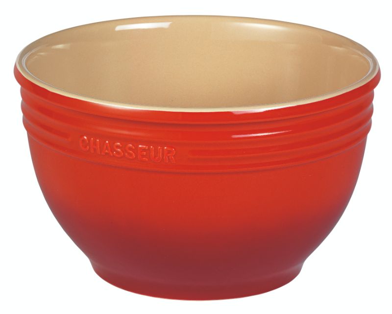 Small 2.2L red mixing bowl, made of durable stoneware, ideal for baking and prepping; dishwasher and microwave safe.