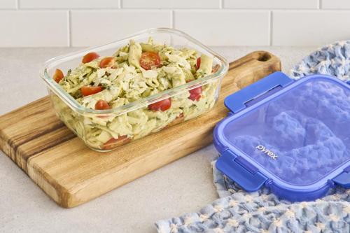 Pyrex Lock N Store Rectangle Container with Blue Lid 1.52L