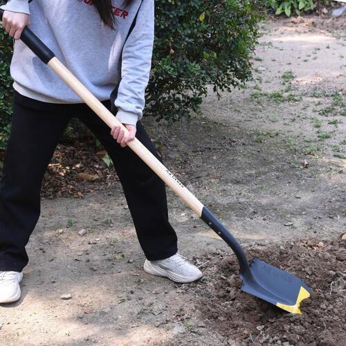 Stanley Long-Handle Round Mouth Shovel