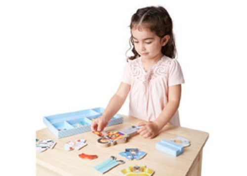 Melissa & Doug - Julia Magnetic Dress-Up